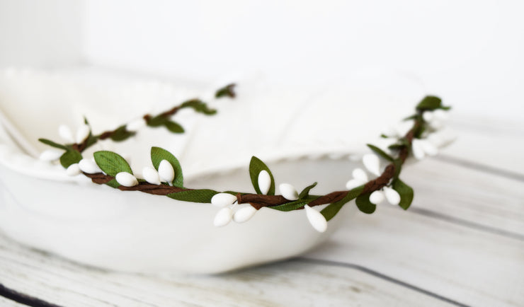 Simple White and Green Leaf Flower Girl Crown Minimalist Wedding Hair Wreath Woodland Accessory Small Bridesmaid Rustic Halo 